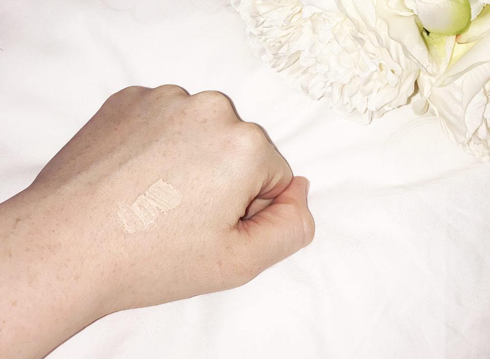 luminous silk foundation swatch