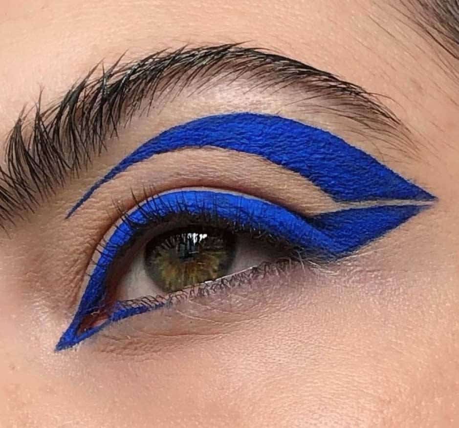 electric blue eyeliner