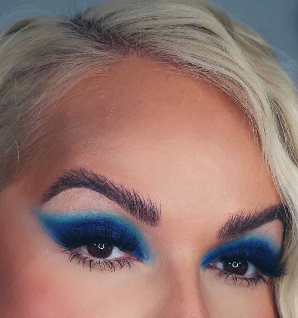 Sea blue eyeshadow