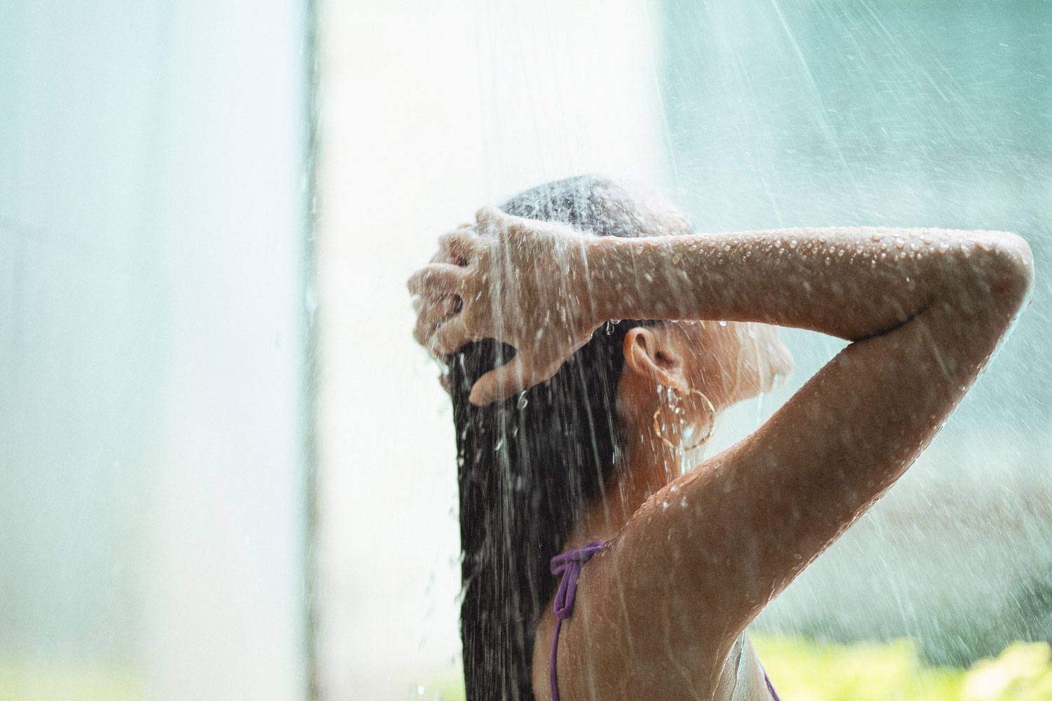10-Benefits-Of-Cold-Showers-And-Why-They're-Better-For-You-And-Your-Skin