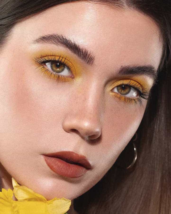 Simply yellow eyeshadow look
