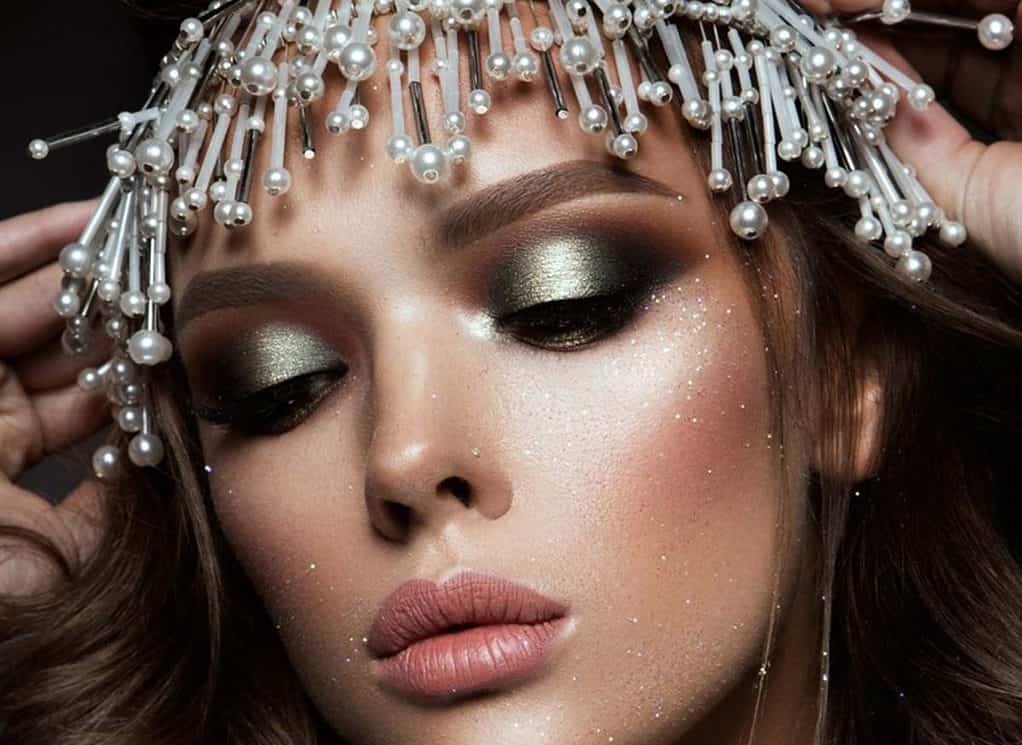 Silver-Eyeshadow-Looks-for-the-Ultimate-Dazzling-Eyes
