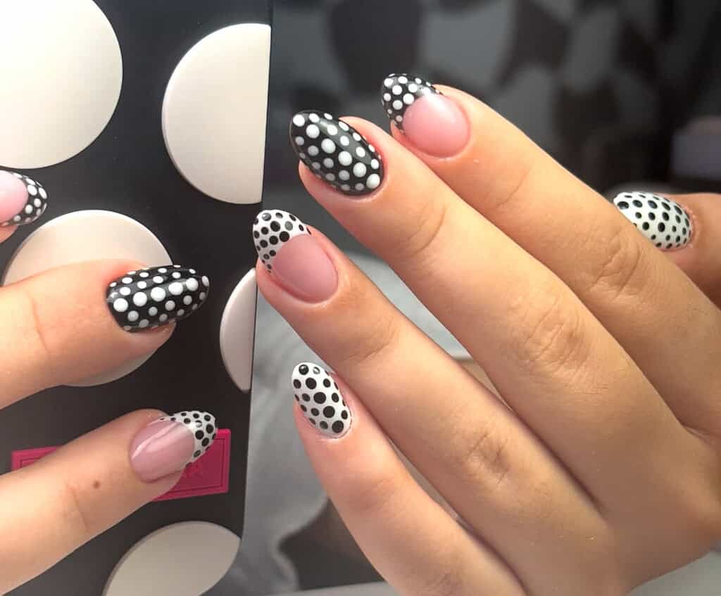 Monochrome Dots