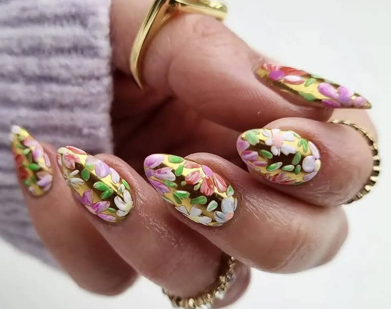 22 Fresh Flower Nail Inspo for Your Next Mani